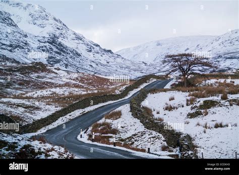 Lake district, Cumbria, UK. 12th December, 2014. A snowy winter scene ...