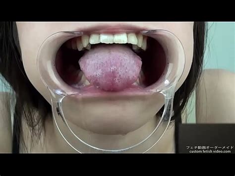 A Woman Shows Her Gums And Sputs Saliva XVIDEOS