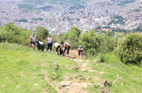 Volunt Rios Da Alcoa Po Os De Caldas Limpam Trilha Do Cristo Portal