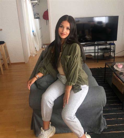 Hot Sexy Layla Erincik Bikini Pics