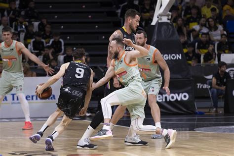 ACB Liga Endesa El Lenovo Tenerife tumba al líder Cazoo Baskonia Marca