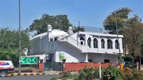 Sunehri Bagh Mosque Imam Moves Delhi Hc Against Its Proposed Demolition