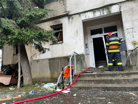 Explozie Urmat De Un Incendiu Ntr Un Apartament Din T Rgu Mure