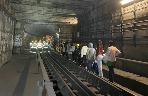 Inca Un Incident La Metrou De Oameni Evacuati Prin Tunel Intre