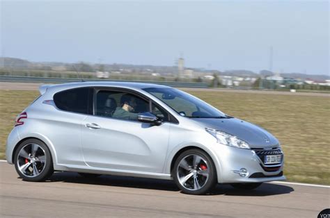 Peugeot 208 GTI Photos and Specs. Photo: Peugeot 208 GTI parts and 18 ...