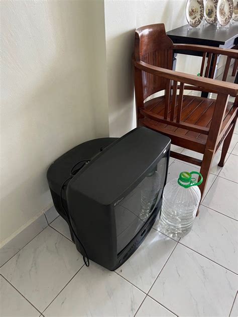 OLD TV BOX, TV & Home Appliances, TV & Entertainment, TV on Carousell