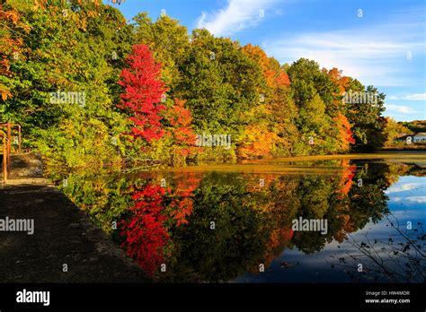 Hudson Valley Ny Fall Season With Lake Reflection Of The Red Orange And Yellow Leaves Stock