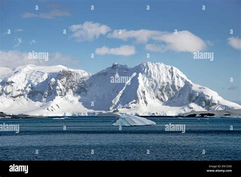 Snow covered mountains Anvers Island Antarctic Peninsular Antarctica Stock Photo - Alamy