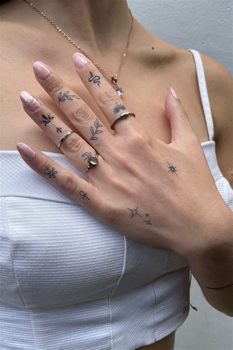 Womens Name Tattoo On Ring Finger Tranet Biologia Ufrj Br