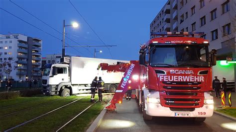 Hochhaus in Wiener Seestadt in Brand Großeinsatz der Feuerwehr