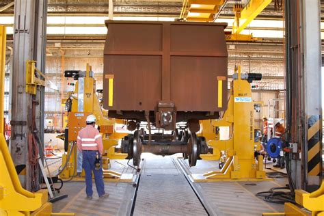 Railway Jacks Vector Lifting Vector Lifting