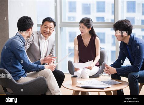 Chinese Business People Talking In Meeting Photo Stock Alamy