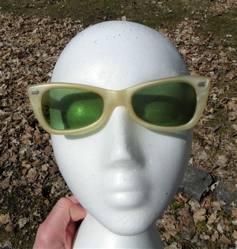 Vintage Retro Green Lense Womens Sunglasses - Etsy | Sunglasses women ...