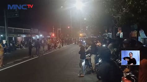 Sejumlah Pemuda Nekad Blokade Jalan Lakukan Aksi Balap Liar Di Jaktim