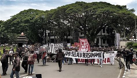 Aremania Turun Ke Jalan Hastag SUPORTERMELAWAN Jadi Trending Topic