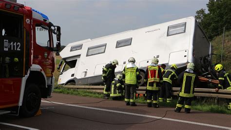 A14 Wohnmobil Kippt Um Zwei Personen Verletzt Antenne Sachsen