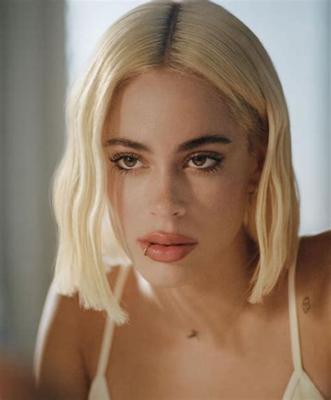 El íntimo adelanto de Tini Stoessel sobre su próximo álbum Un mechón de pelo Blonde hair