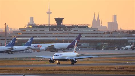 Flughafen K Ln Bonn Verdi Bestreikt Den Frachtbereich