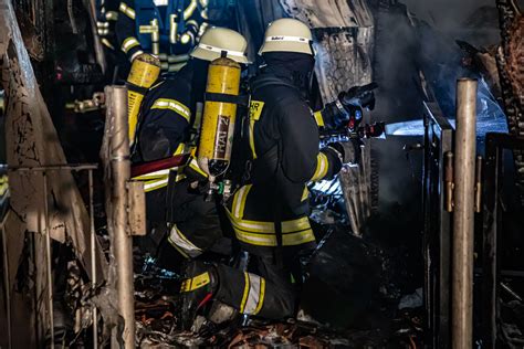 Vollbrand Auf Wohnanwesen In Der Silvesternacht Fordert Feuerwehr