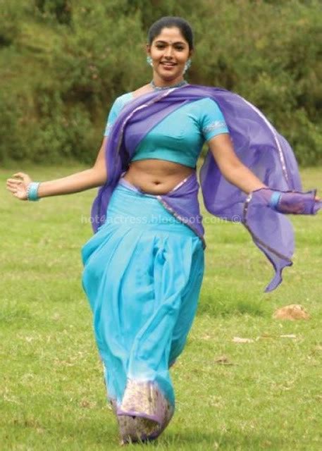 Muktha George Navel Show Hot Actress