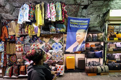 Au Grand Bazar Distanbul La Livre D Visse Et Nous On Vend Le