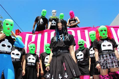 Escucha Riot Lo Nuevo De Pussy Riot