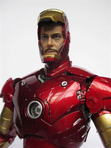 Desmond Collection Hot Toys Iron Man Mark Iii In Battle Damaged Version Pt