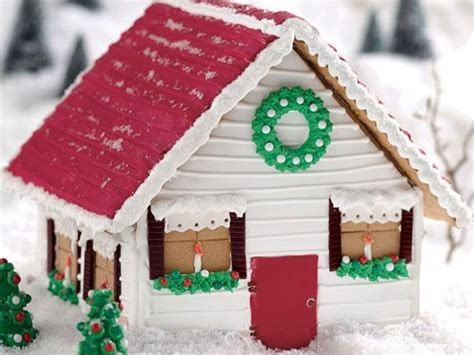 diy outdoor gingerbread house decorations