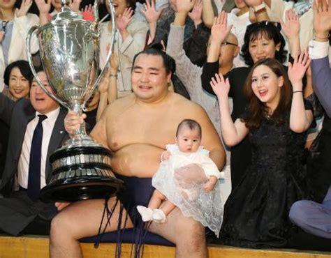 鶴竜が横綱昇進後初v 優勝決定戦、照ノ富士を真っ向勝負で退けた― スポニチ Sponichi Annex スポーツ