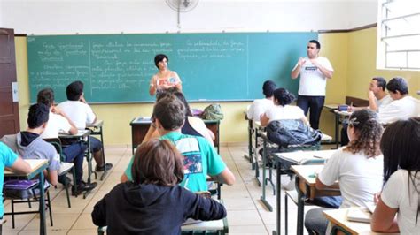 Escolas Estaduais De Sp Vão Trocar Livros Por Material Digital