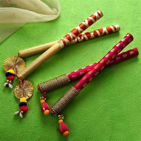 Beautiful 2 Pairs of Dandiya Sticks – TOKENZ