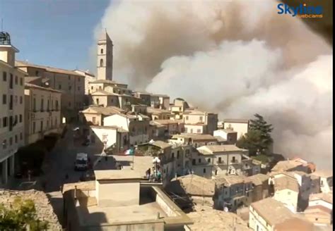 Catastrofico Incendio A Sant Agata Di Puglia Gli Ultimi Frame Della