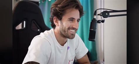 Hot Streamer Showing Off ThisVid