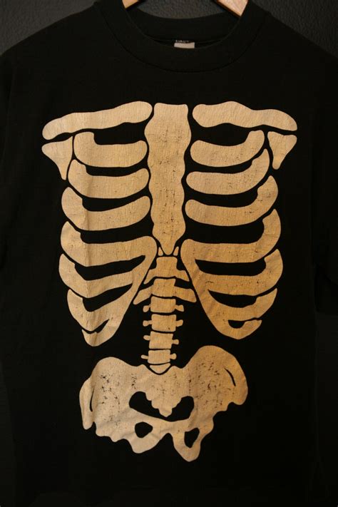 Halloween Skeleton Glow in the Dark 1990's vintage Tshirt