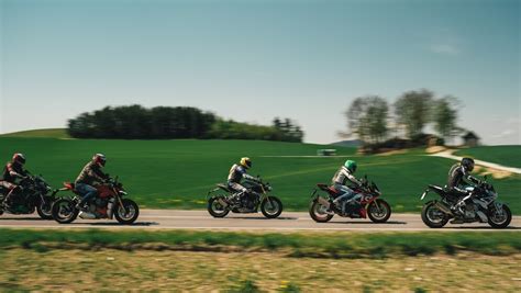 Hyper Naked Bike Vergleich Ducati Streetfighter V S