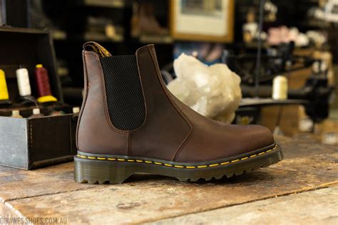 2976 Chestnut Brown Waxed Chelsea Boot — Downes