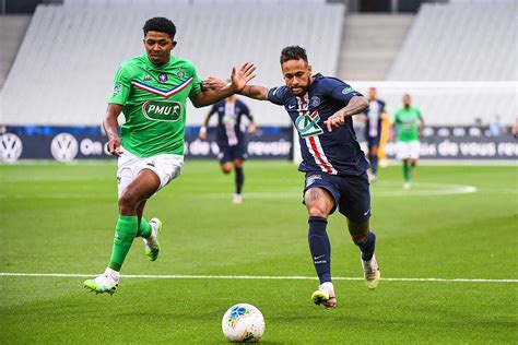 Coupe De France De Football PSG ASSE Tacle Assassin Bagarre