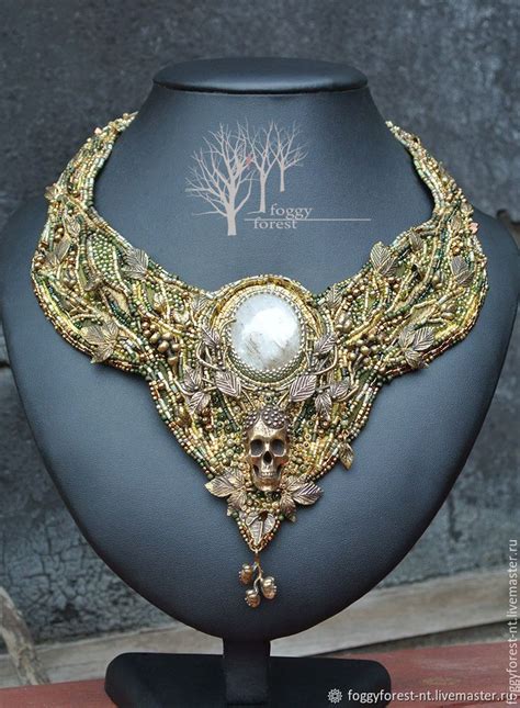 Колье вышитое бисером Колье с белым камнем The Imagination Master в ...