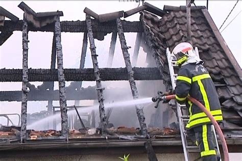 Grandvillars 90 Un pavillon détruit par les flammes