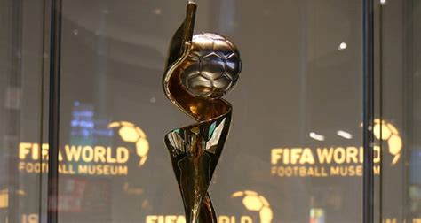 Football le trophée de la Coupe du monde féminine fait escale au Maroc