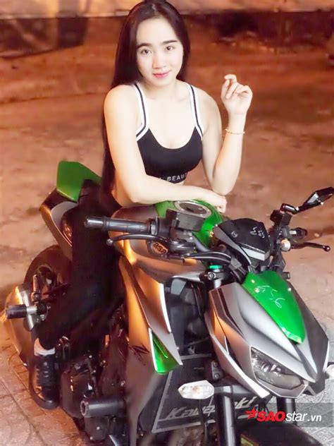Giấc mơ tuổi 23 của hot girl đi mô tô khủng được dân cư mạng truy lùng Saostar vn