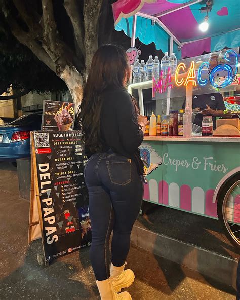 Olga Robledo | Fui por unas crepas pero había una colota | Instagram