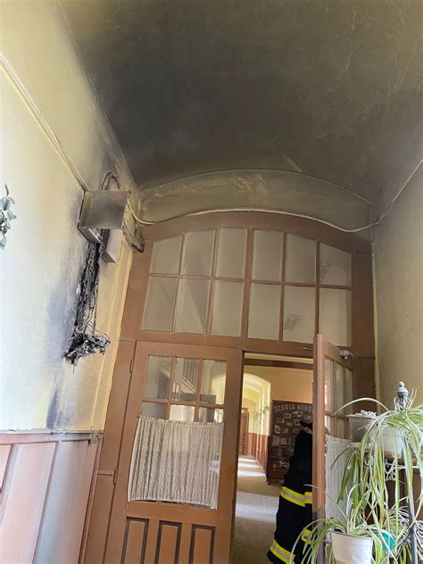 Incendiu La Un Liceu Din Sibiu Peste De Elevi I Profesori Au Fost