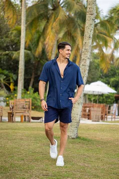 Short Resort Linho em 2024 | Roupas de praia para homens, Look masculinos, Mens fall outfits