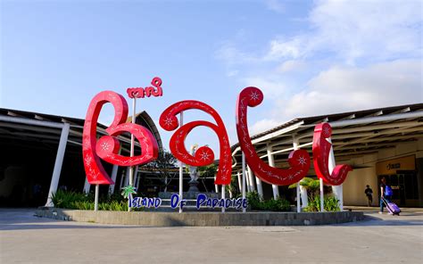pungli fasilitas fast track  bandara  gusti ngurah rai bali