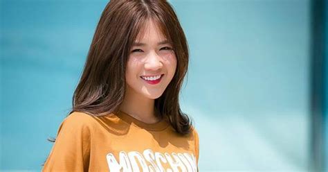 Hot girl Reuters Kiều Trinh tiếp tục nổi danh trên báo nước ngoài Báo Dân trí