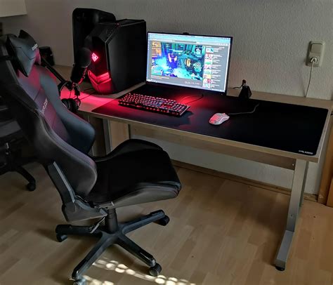 Simple Clean And Happy Gaming Room Setup Computer Setup Pc Setup