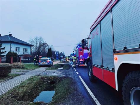 Droga Krajowa Nr W Mokrej Prawej Ca Kowicie Zablokowana Zderzenie