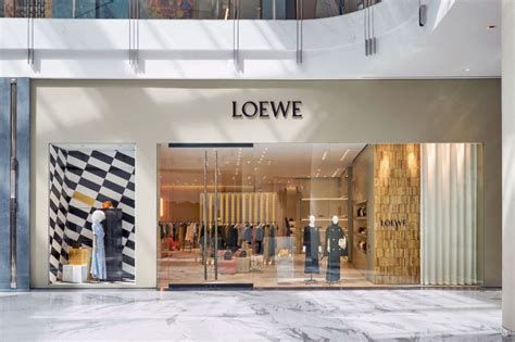 Loewe Opens New Store At Dubai Mall Luxury Retail Store Design