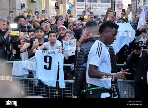 Avanti Quarti Di Finale Di Uefa Champions League Immagini E Fotografie